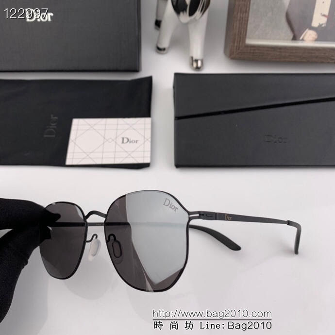 DIOR-迪奧 2019新款 女士休閒太陽鏡 小框墨鏡 高品質太陽鏡 不挑臉型 6856  lly1250